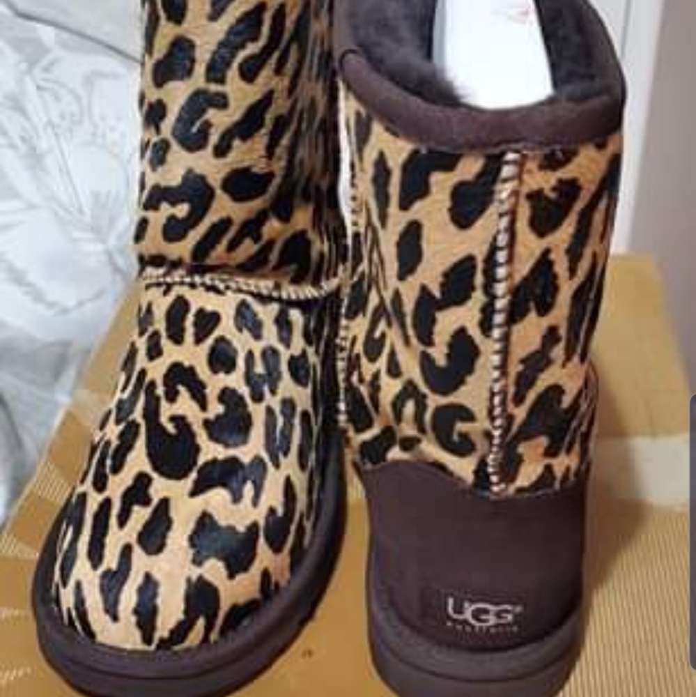 Uggs Leopard print